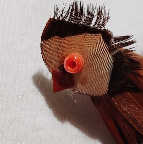 Vintage hand crafted feather bird brooch - Picture 2 of 8